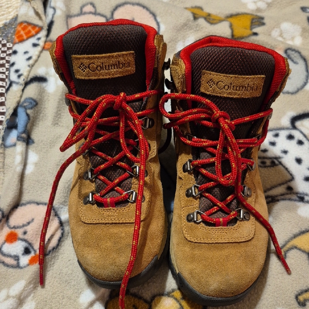 EUC Columbia Women's Boots - Tan and Red - Sz 8